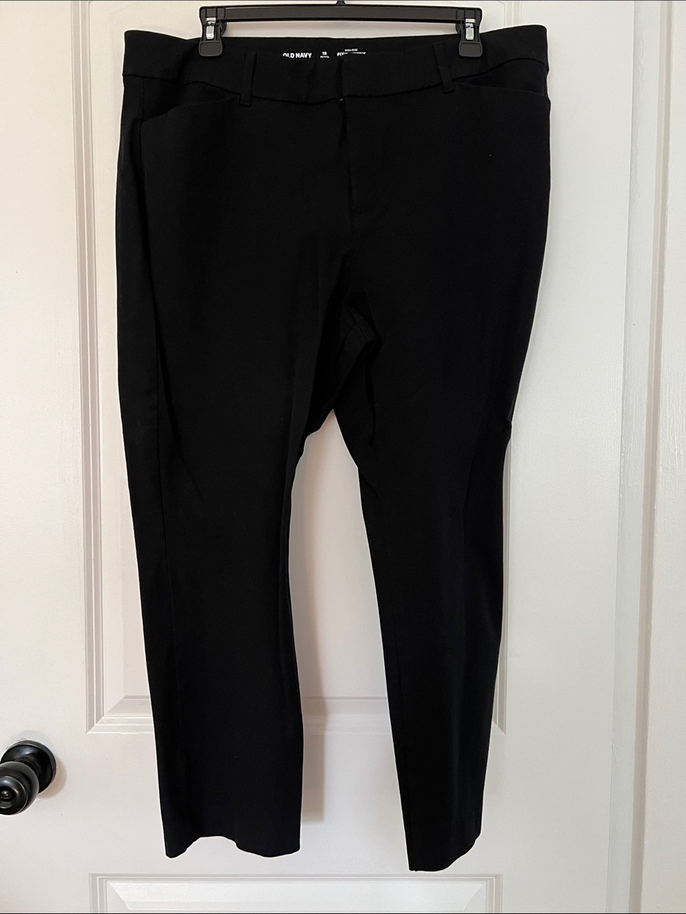 Old Navy Women’s Black Pixie Skinny Pants